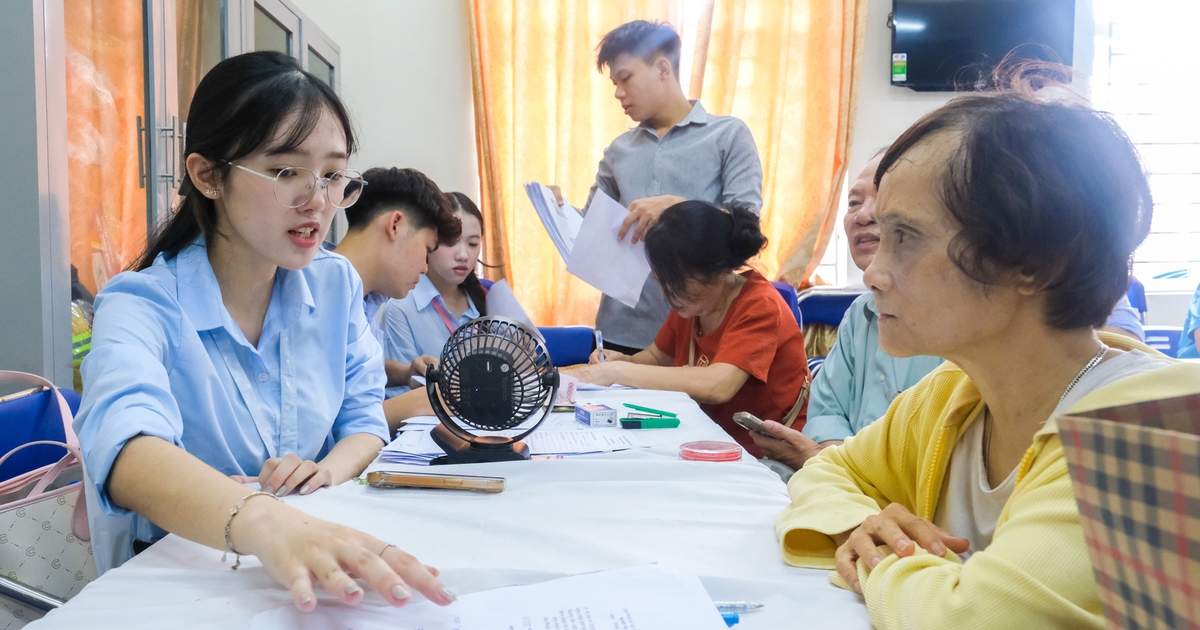 Hơn 20.000 người có nguy cơ gián đoạn nhận lương hưu vì chưa làm lại thủ tục