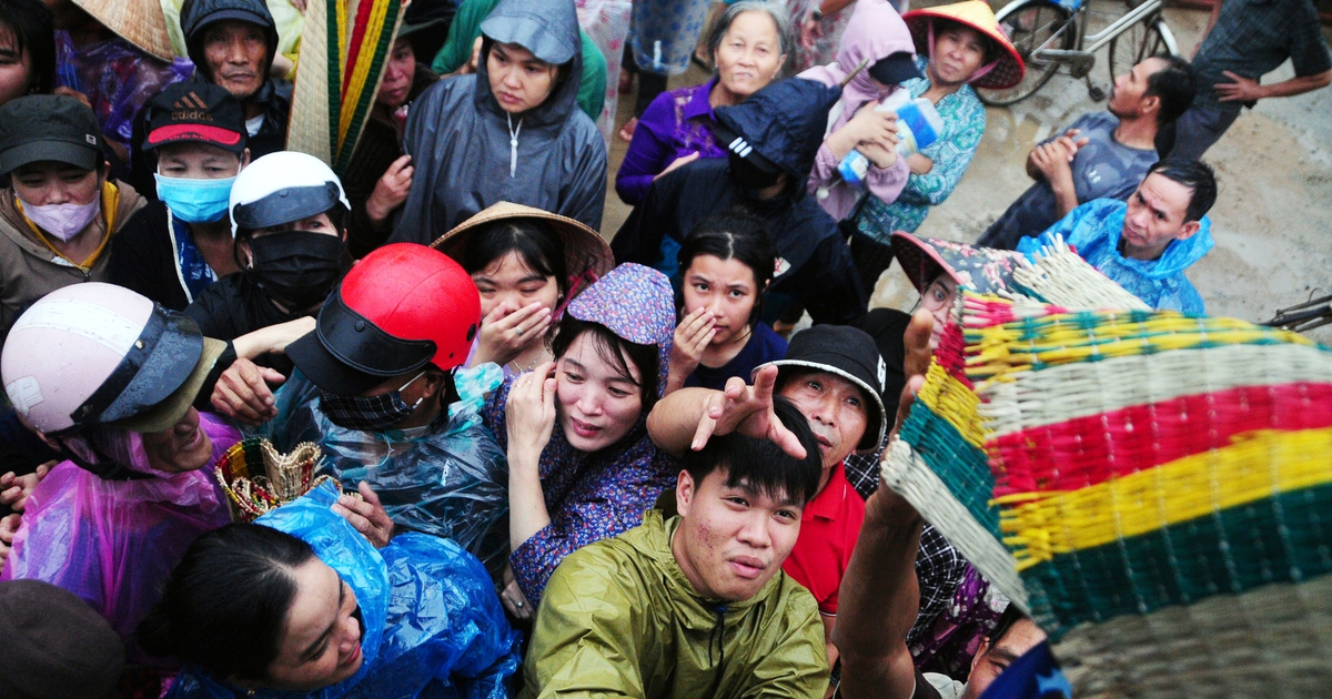 Chuyện chưa kể sau trang báo - Kỳ 3: Vào tâm bão lũ khủng khiếp