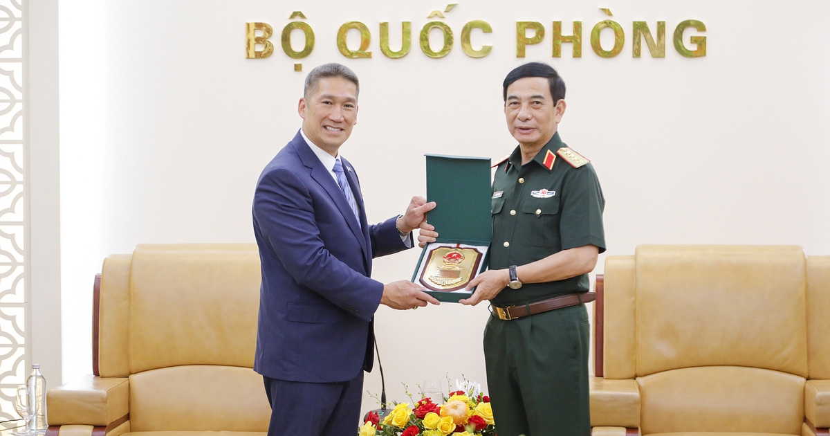 Đại tướng Phan Văn Giang tiếp Quyền Bộ trưởng Bộ Hải quân Mỹ Hùng Cao