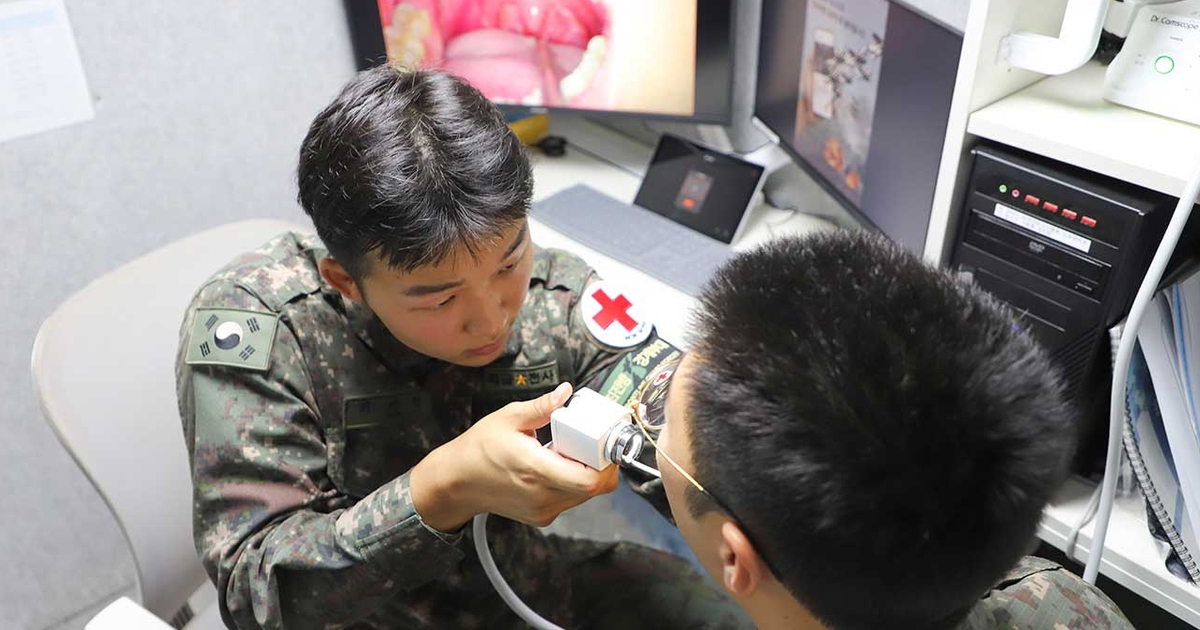 Thiếu đến 400 bác sĩ quân y, Hàn Quốc tính dùng AI