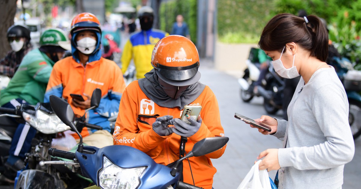 Tài xế công nghệ, shipper, bán hàng online chưa được bổ sung vào diện đóng bảo hiểm bắt buộc: Bộ Nội vụ nêu lý do