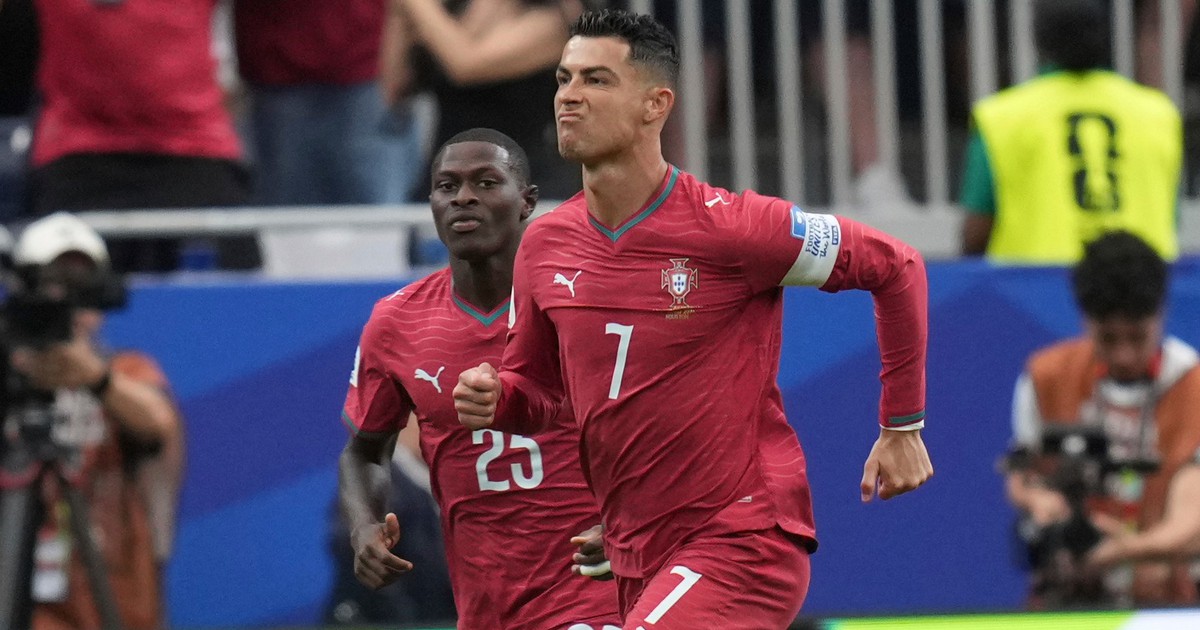 Vượt mặt Messi, Ronaldo lập kỷ lục tại World Cup