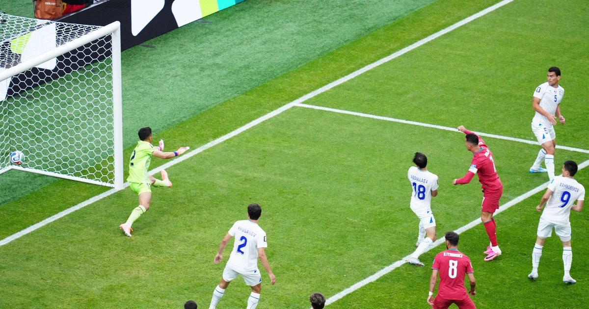 Bàn thắng giúp Ronaldo vượt mặt Messi để lập kỷ lục tại World Cup