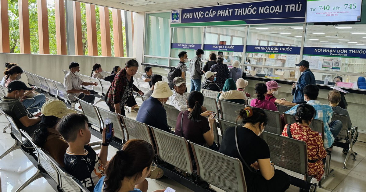 Người bệnh từ các địa phương đến khám tăng cao, TP.HCM tăng giám sát chi bảo hiểm y tế