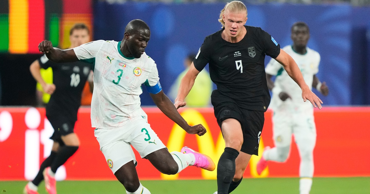 Video: Trung vệ Senegal ‘kiến tạo’ cho đối thủ ghi bàn