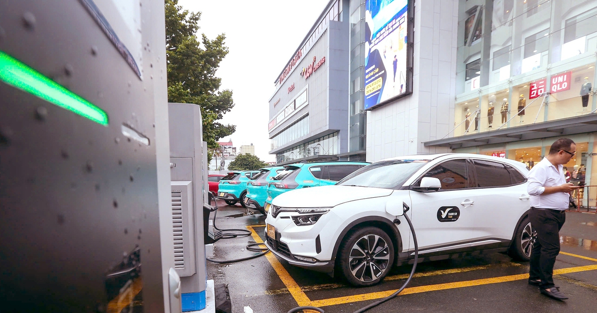 Bộ Công Thương hỏa tốc yêu cầu rà soát rõ nguồn và lưới điện, nhu cầu điện cho các trạm sạc xe điện