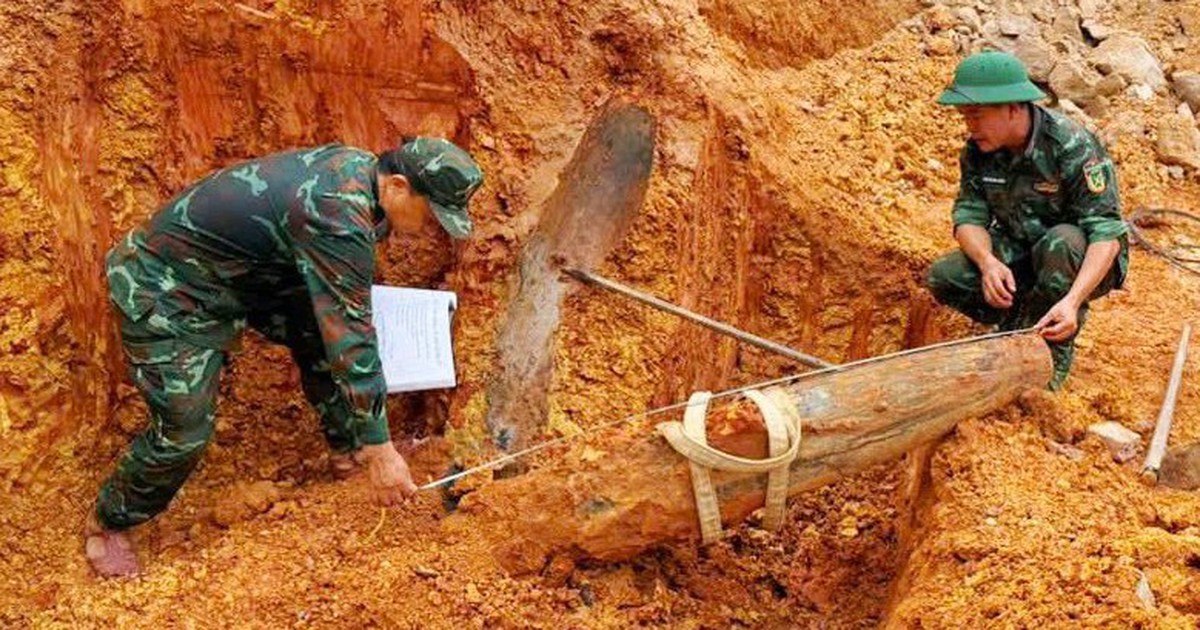Đào móng xây trường tiểu học, thấy quả bom 250kg chưa nổ