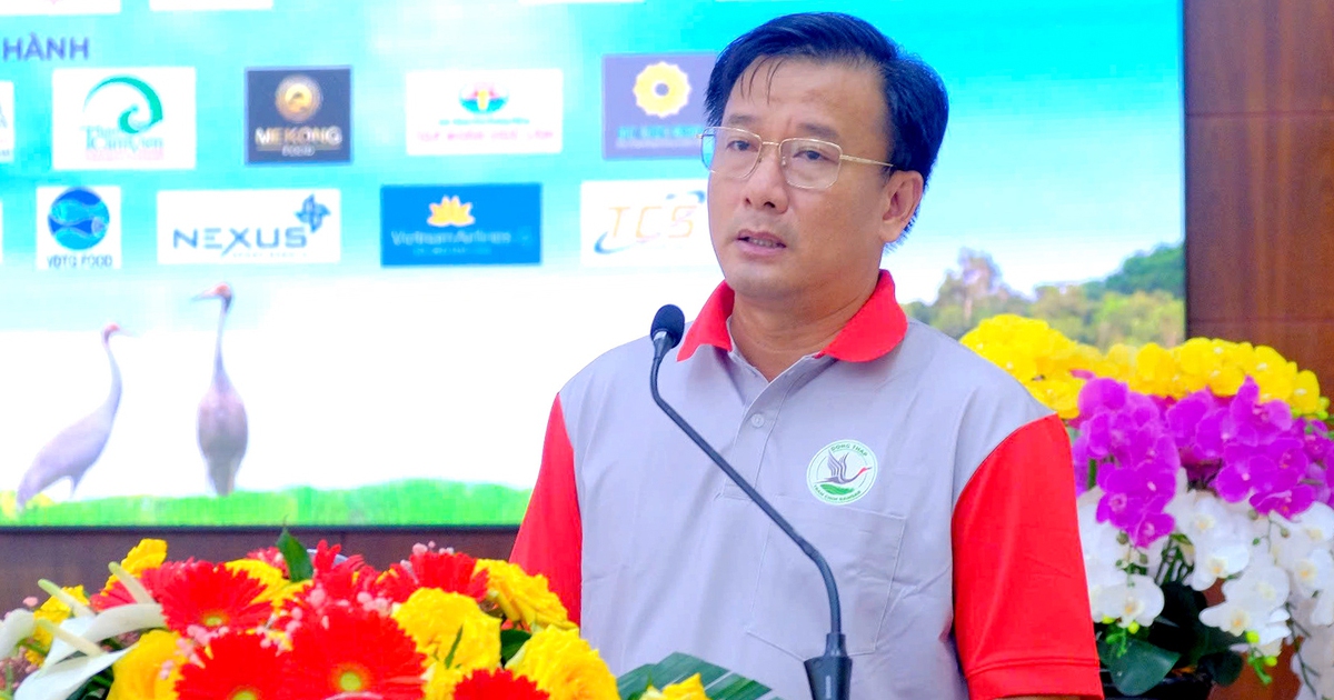 Đồng Tháp đón thêm 6 sếu đầu đỏ về Vườn quốc gia Tràm Chim