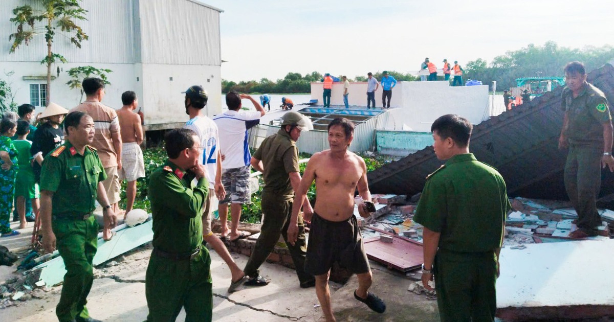 Sạt lở nghiêm trọng, 3 căn nhà ở An Giang bị trôi xuống sông