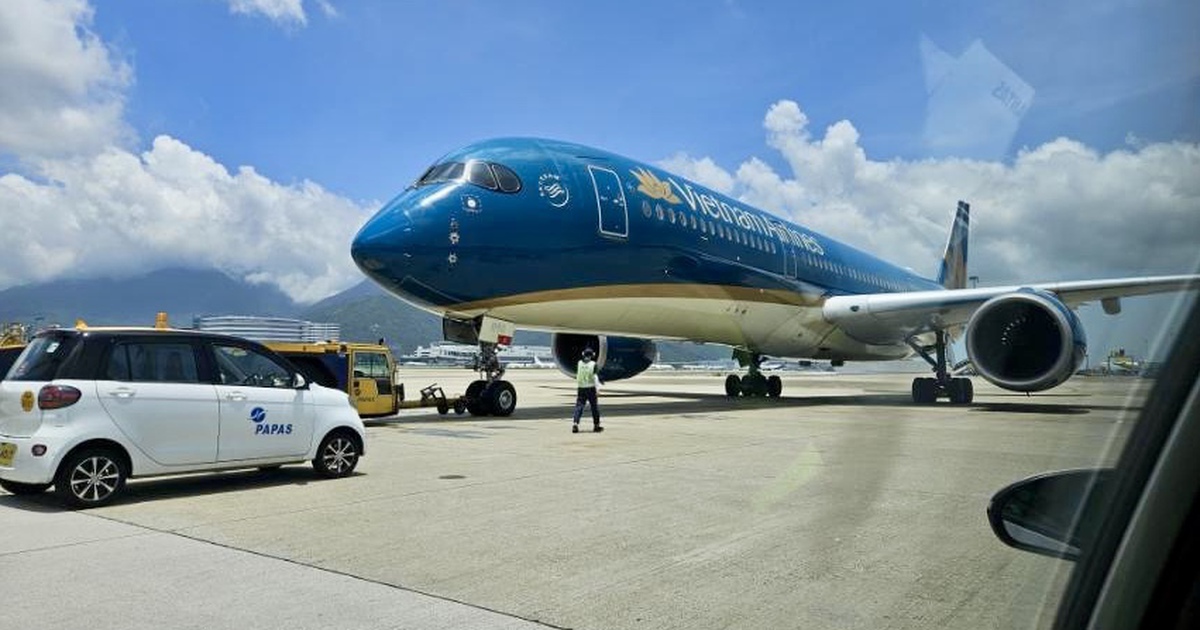 Máy bay Vietnam Airlines hạ cánh khẩn cấp tại Hong Kong để cấp cứu hành khách