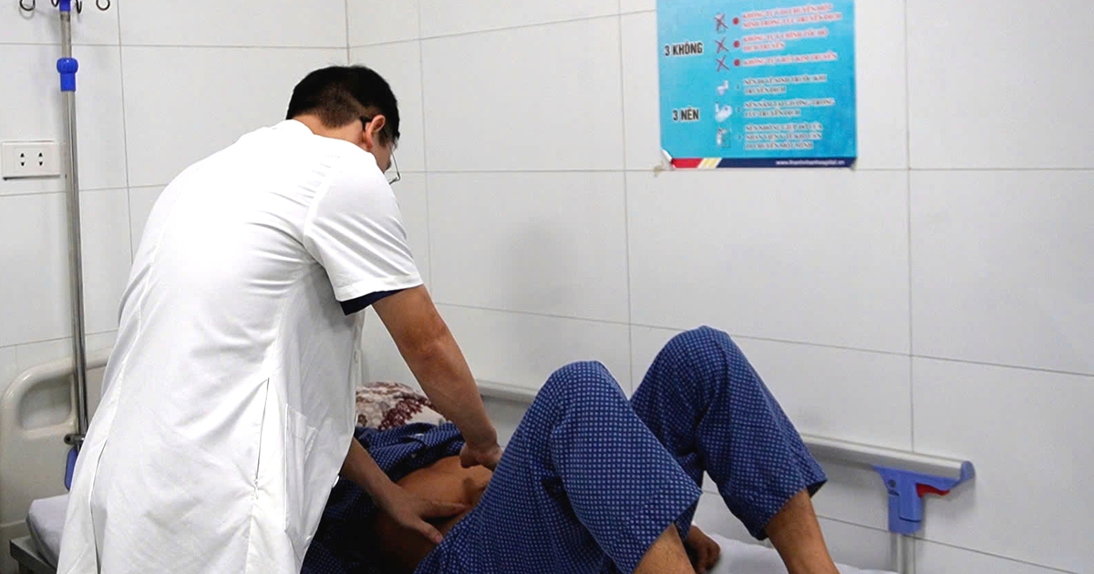 Suýt hoại tử ruột sau khi tập gập bụng