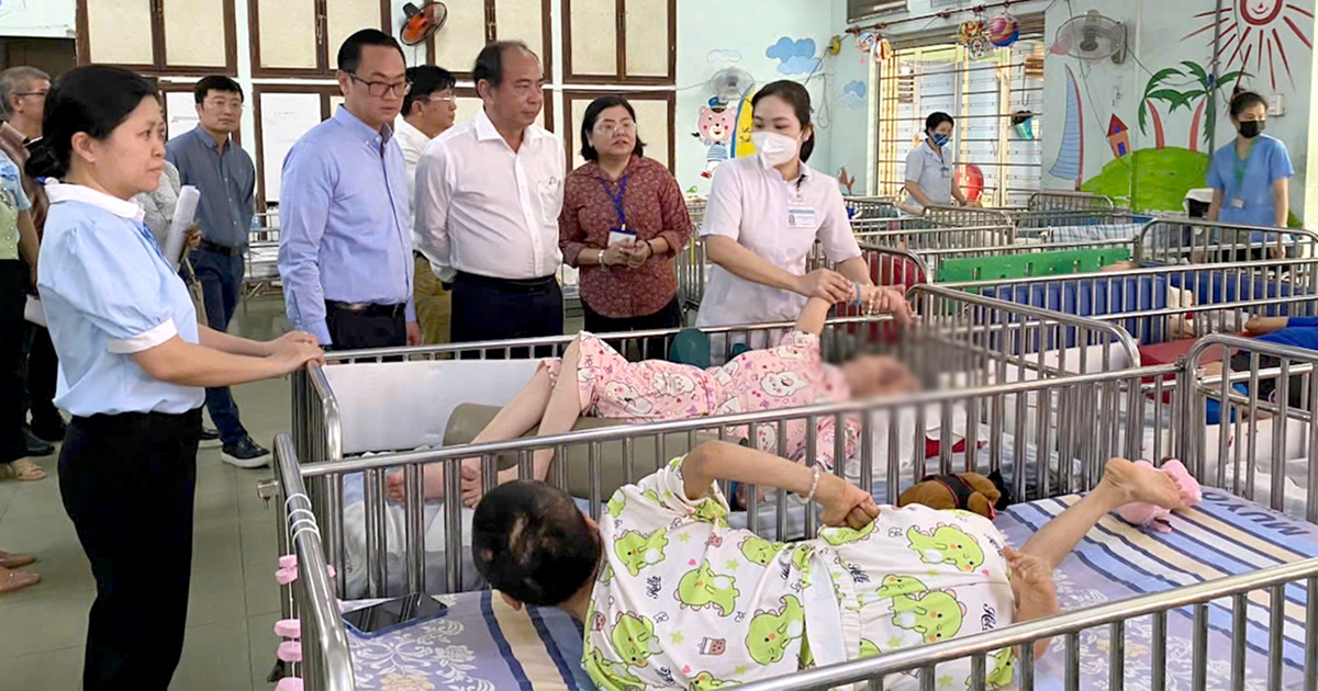 Các trung tâm bảo trợ xã hội nói gì khi phải đưa người yếu thế đến tận bệnh viện khám?