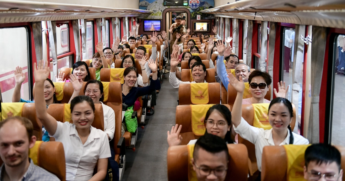 Chuyến tàu đầu tiên đưa y bác sĩ từ Hà Nội về Bệnh viện Bạch Mai 2