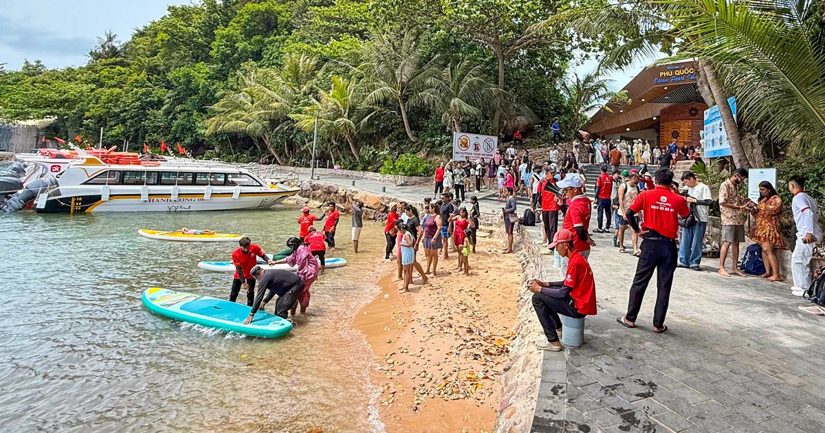 Vé máy bay hạ nhiệt, vì sao giá tour hè vẫn cao?