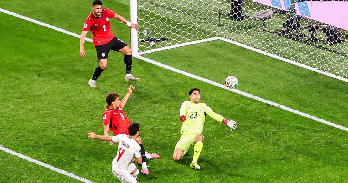 Cựu trọng tài FIFA Dương Văn Hiền: 'VAR đúng khi từ chối bàn thắng của Iran'