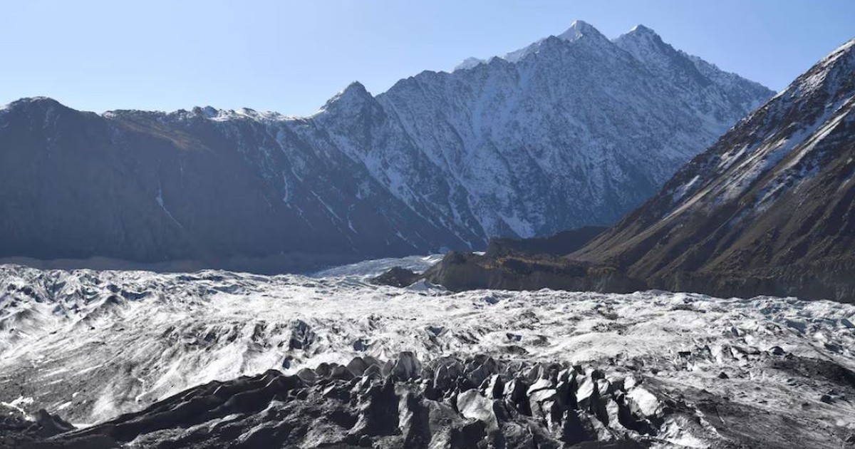 Động đất mạnh rung chuyển Afghanistan và Pakistan, người dân khóc hoảng loạn