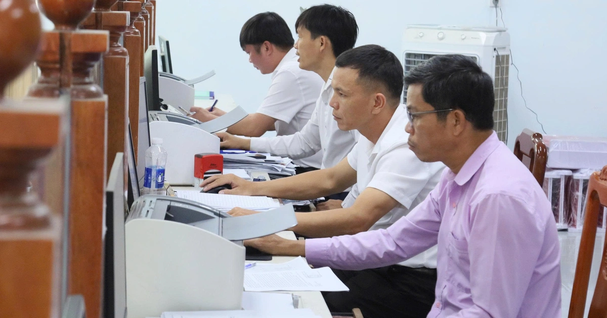 Quảng Ngãi thu hồi tiền hỗ trợ 416 cán bộ không đủ điều kiện sau sáp nhập