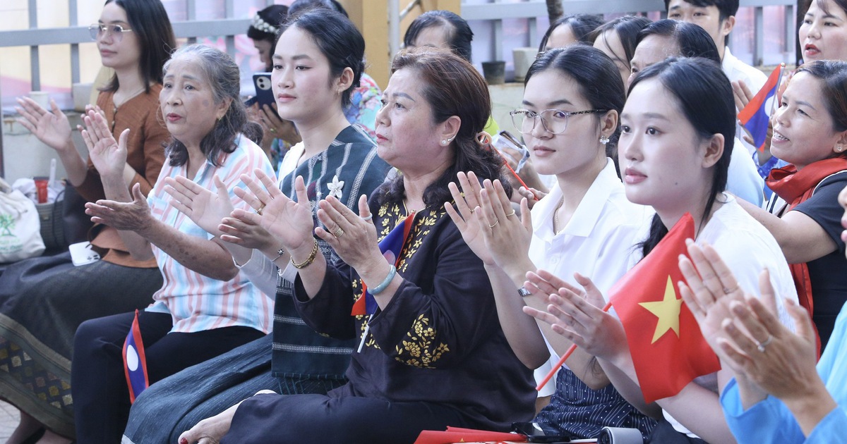 Thắt chặt tình hữu nghị Việt Nam - Lào - Campuchia từ những mái nhà chung