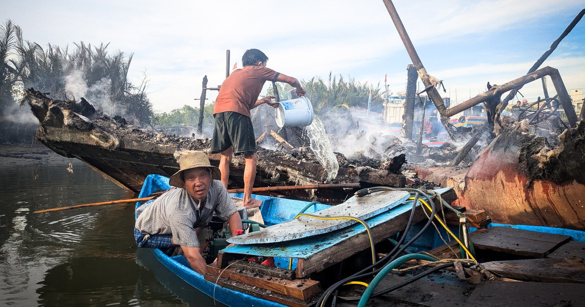 Vụ cháy tàu trên đầm Thị Nại: 12 tàu bị thiêu rụi hoàn toàn, 3 tàu cháy sém phần mũi