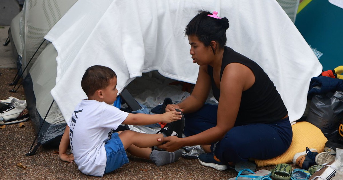 Venezuela sau thảm họa động đất: Nhà xác quá tải, lều bạt kín đường phố