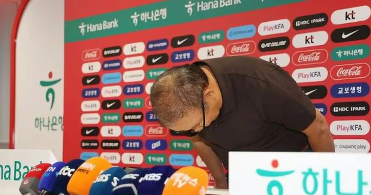 Ông Park Hang Seo cúi đầu xin lỗi sau khi Hàn Quốc bị loại khỏi World Cup 2026