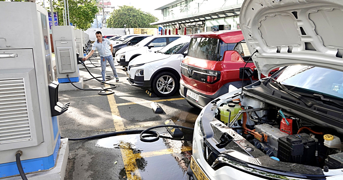 Điện mặt trời mái nhà được bán trực tiếp cho trạm sạc xe điện, trung tâm dữ liệu
