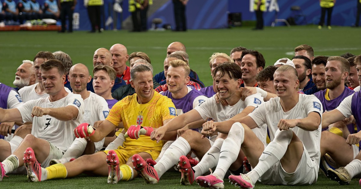 Xem Haaland chèo thuyền Viking ở World Cup