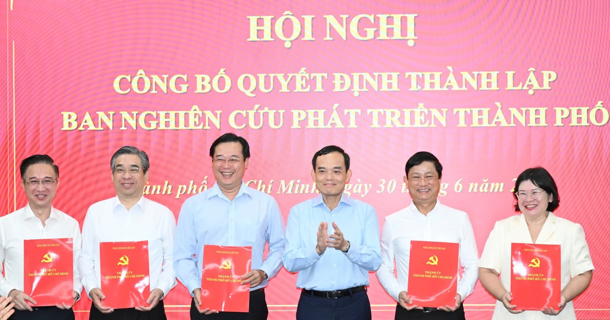 Công bố quyết định thành lập Ban Nghiên cứu phát triển TP.HCM