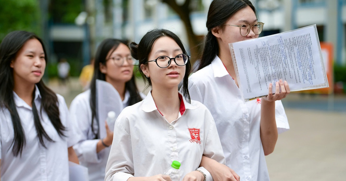 Phổ điểm thi tốt nghiệp THPT 2026: Không có điểm 10 môn văn, hơn 4.000 điểm 10 môn toán