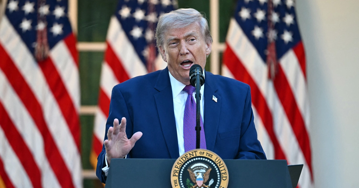 Ông Trump yêu cầu hạ giá xăng dầu, cảnh báo 'rắc rối lớn'