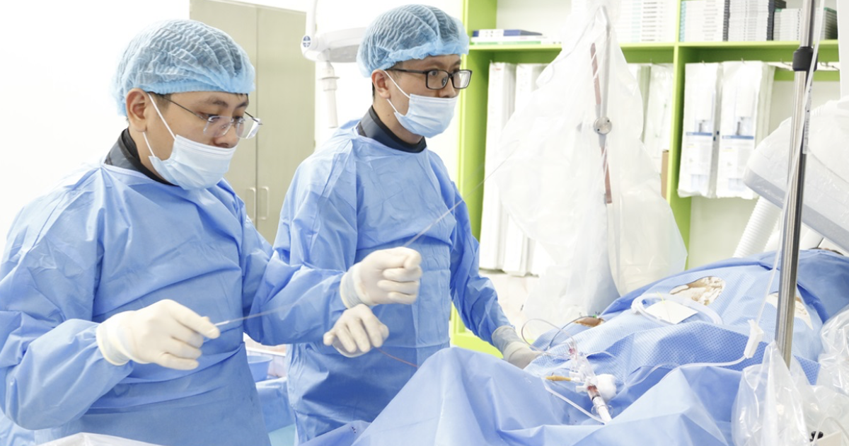 Đang đưa con đi khám, người đàn ông bất ngờ nhồi máu cơ tim và được cấp cứu kịp thời