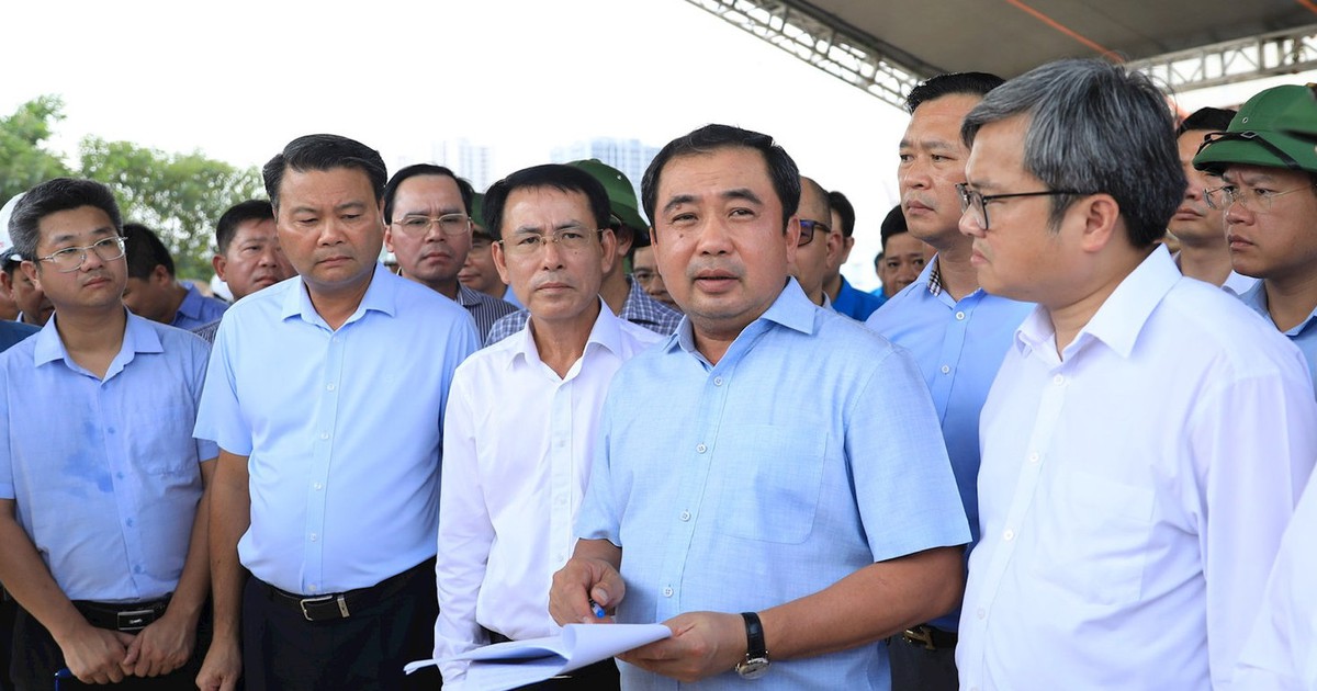 Bí thư Hà Nội chỉ đạo rà soát đề xuất xây đường trên cao kết nối nút giao Cổ Linh ra cao tốc