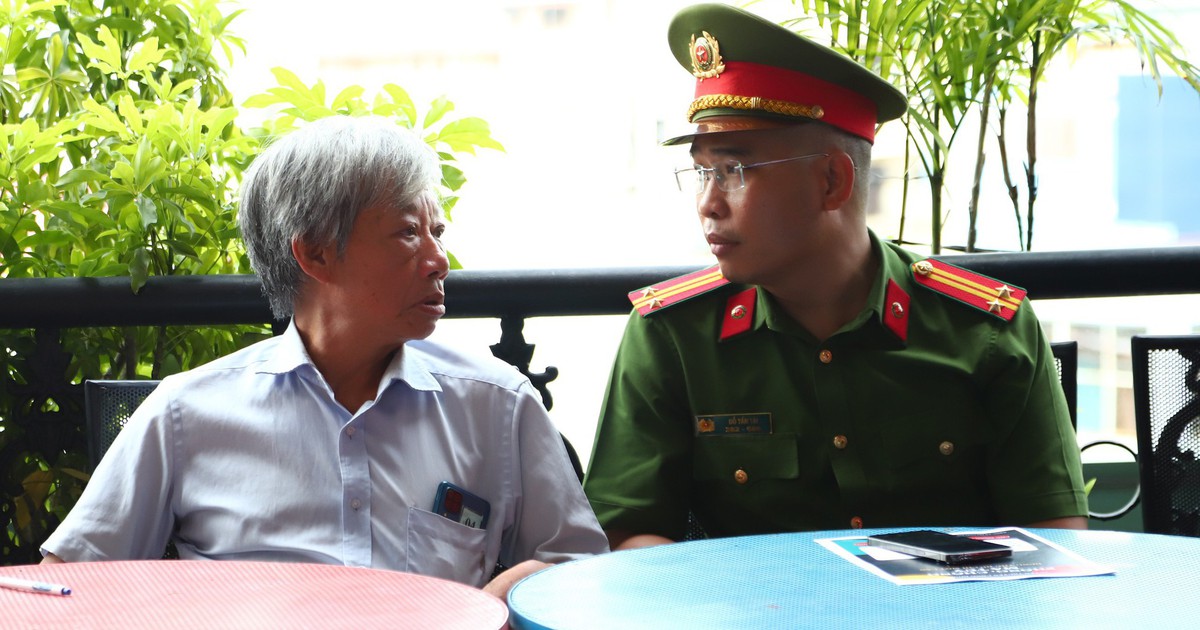 Phường Đức Nhuận trò chuyện cùng người dân qua buổi cà phê sáng