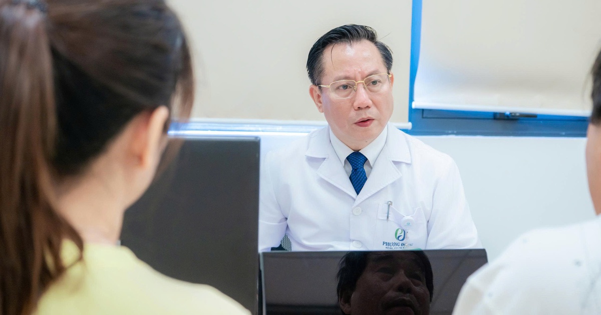 Chuyện bác sĩ thời đại số: Từ bàn mổ bước ra mạng xã hội