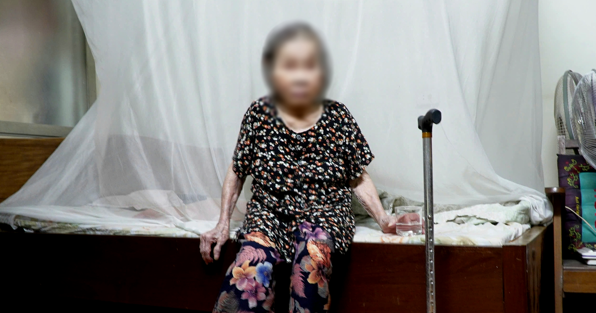 Vụ khiêng cụ bà 87 tuổi đi làm giấy ủy quyền nhận lương hưu, phường nói do gia đình 'sốt ruột'