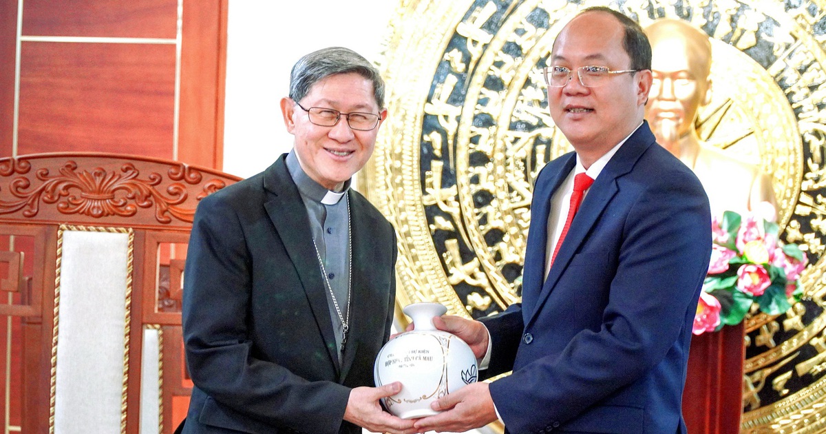 Đức Hồng y Luis Antonio Gokim Tagle gặp lãnh đạo Cà Mau trước lễ tuyên Chân phước linh mục Trương Bửu Diệp