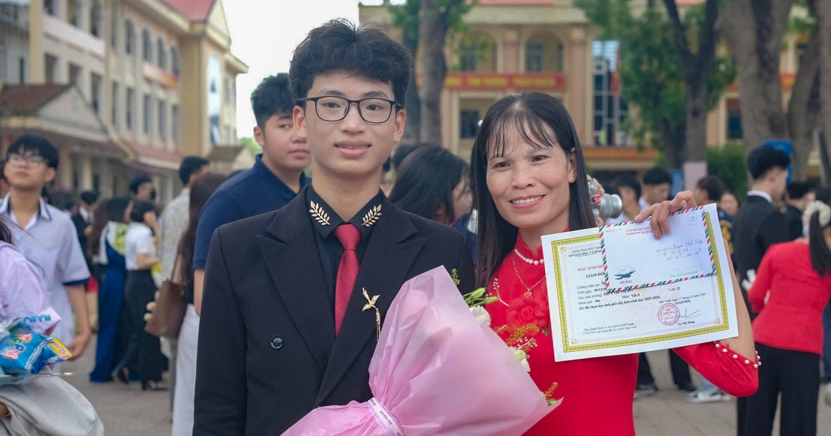 Thủ khoa khối A toàn quốc sinh ra trong gia đình thuần nông