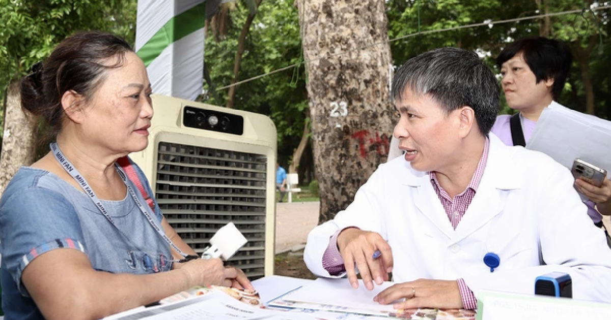 Hà Nội khám sức khỏe miễn phí cho 9,2 triệu dân, cấp thẻ BHYT cho người trên 60 tuổi từ 1-7