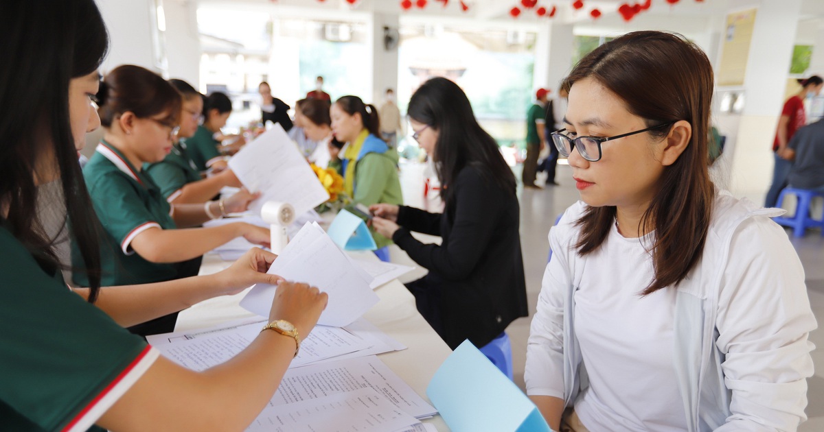 Tuyển sinh lớp 1 và 6 đại trà: Trường còn chỗ, phụ huynh vẫn không đăng ký được