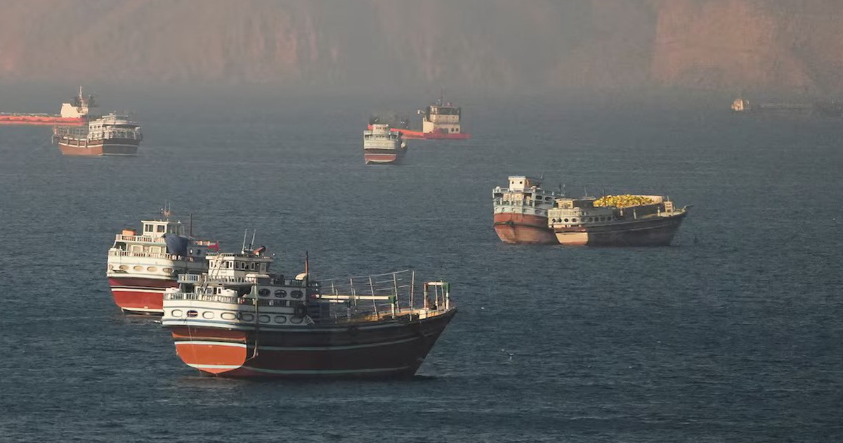Iran 'nắn gân' Mỹ ở Hormuz, để ngỏ khả năng thu phí tàu qua lại