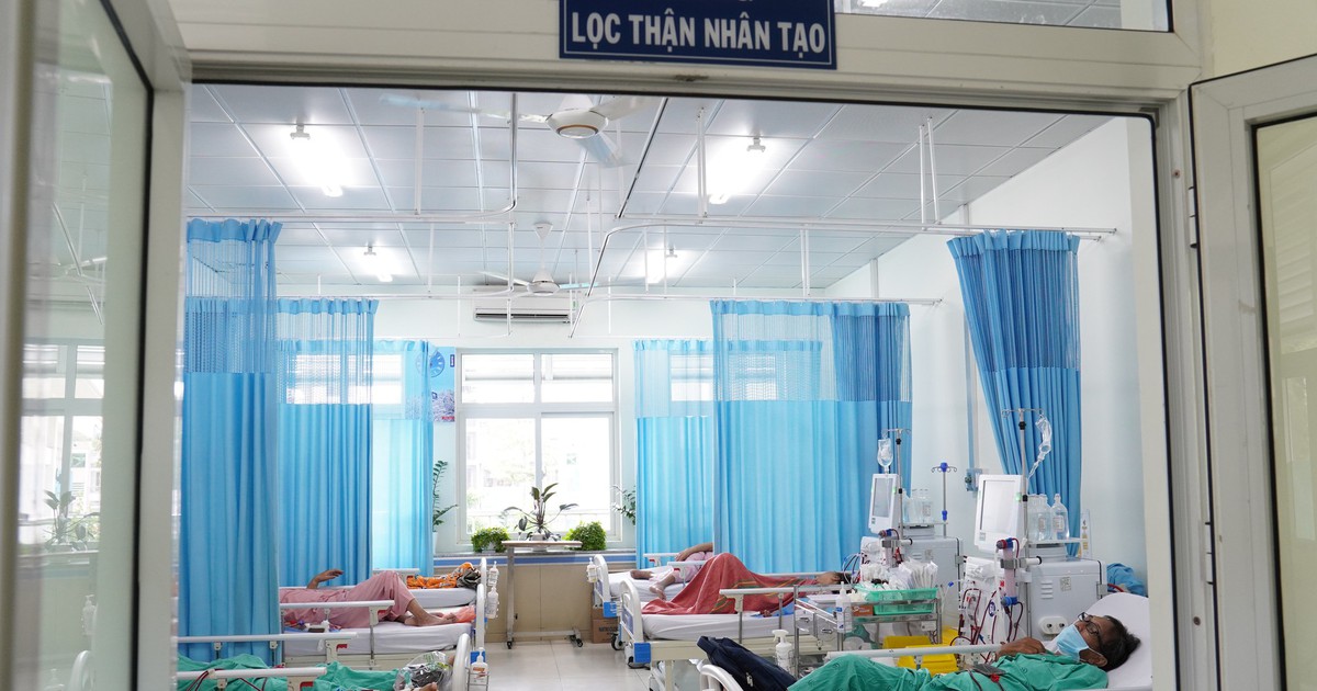 Bên trong phòng chạy thận Bệnh viện Chợ Rẫy: Máy lọc máu chạy hết công suất, có ca chỉ 23 tuổi