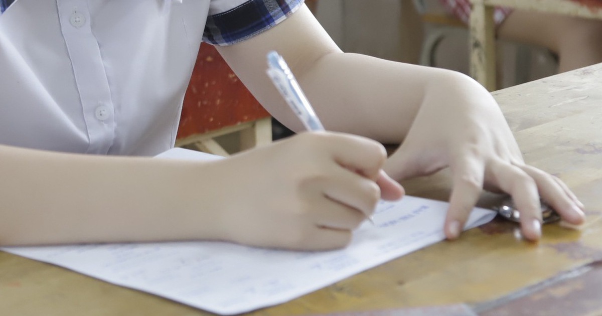 Thi toán 9 điểm, văn chỉ 1 điểm, thí sinh rớt tốt nghiệp