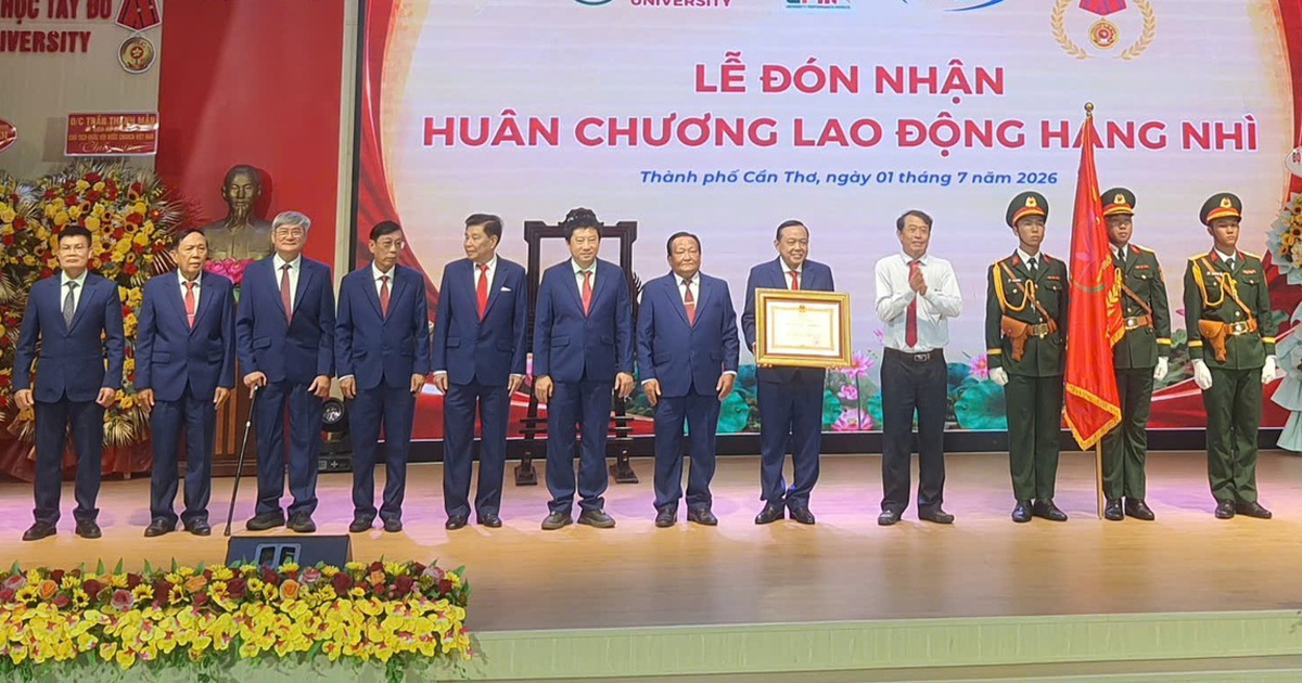 Trường đại học tư thục đầu tiên của vùng ĐBSCL nhận Huân chương Lao động hạng nhì