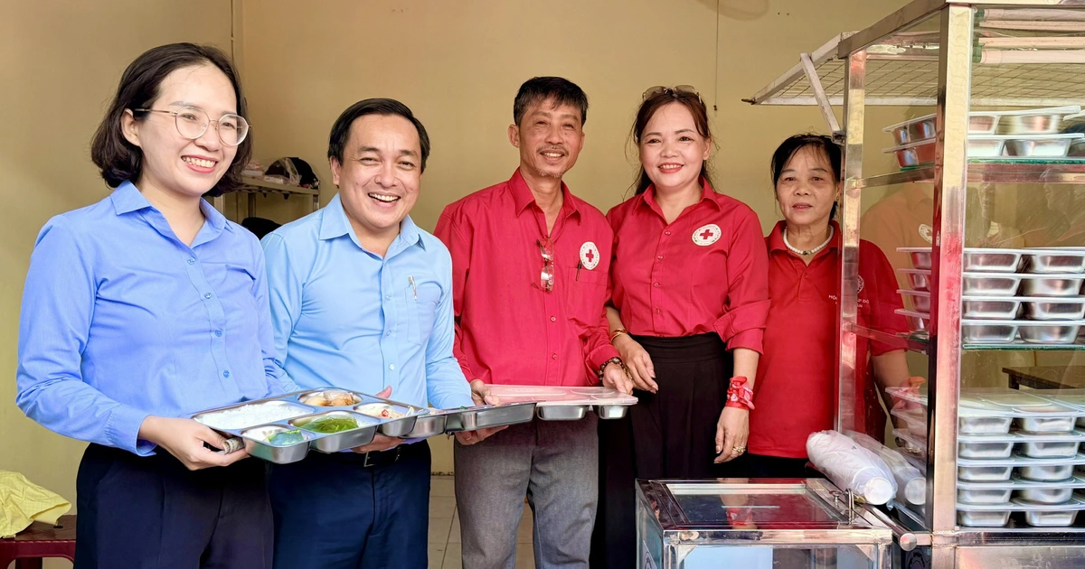 Bình Tân khai trương 'Quán cơm Nghĩa Tình', chăm lo bữa ăn cho người lao động thu nhập thấp