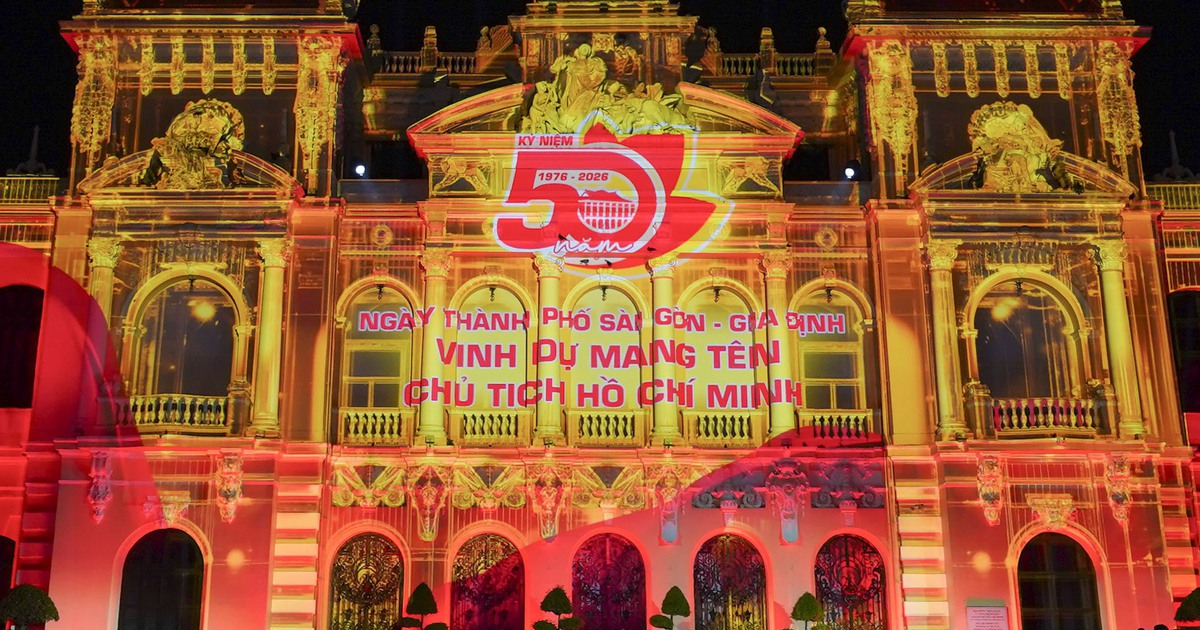 Hàng ngàn người mãn nhãn với đêm trình diễn 3D Mapping mừng 50 năm thành phố mang tên Bác