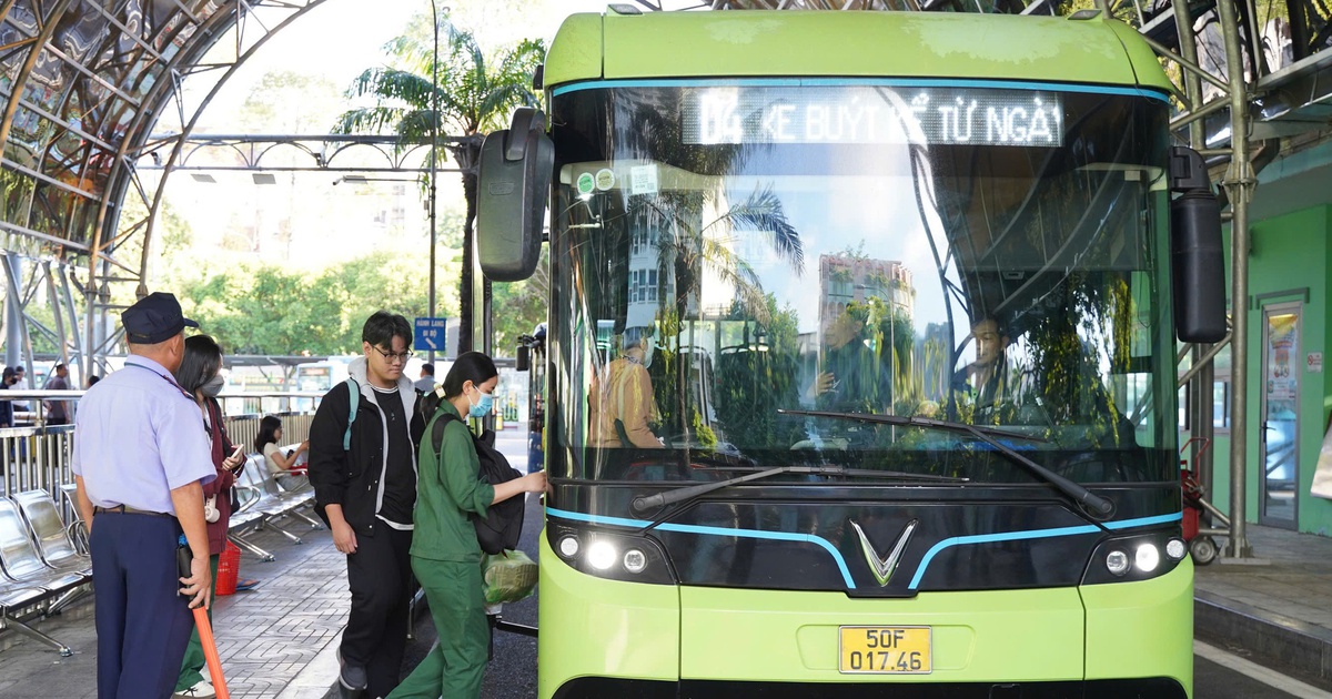 TP.HCM: Khách đi xe buýt tăng mạnh trong ngày đầu miễn phí vé