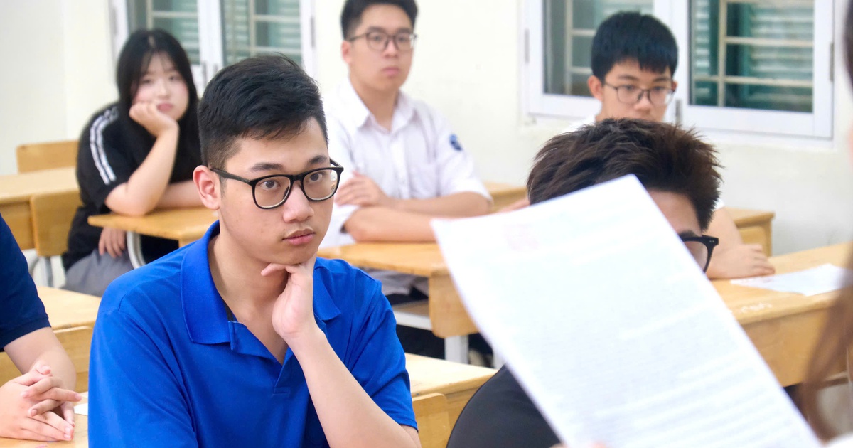 Dự đoán biến động điểm chuẩn 5 tổ hợp A00, A01, B00, C00, D01