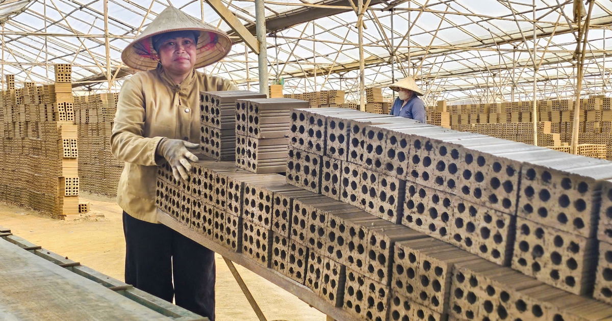 Vì sao hết hạn xóa bỏ, nhiều lò gạch cũ ở Đắk Lắk vẫn 'đỏ lửa'?