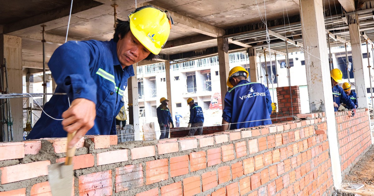 'Tốc lực' ở ngôi trường biên giới, mồ hôi đổ vì tương lai trẻ thơ