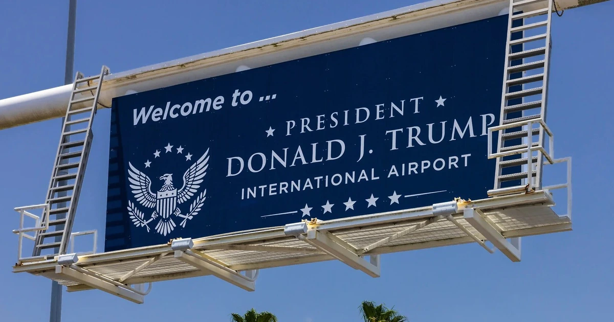 Sân bay Florida mang tên ông Trump, làn sóng Trump phủ khắp nước Mỹ